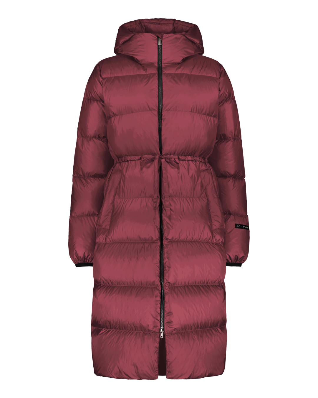 The Estrid down coat is a dark red (color: red wine) long and heavily padded, quilted horizontally, and features a high collar and an attached hood. The front has a zipper covered by a flap. There are inset pockets on both sides. The fabric has a slight sheen.