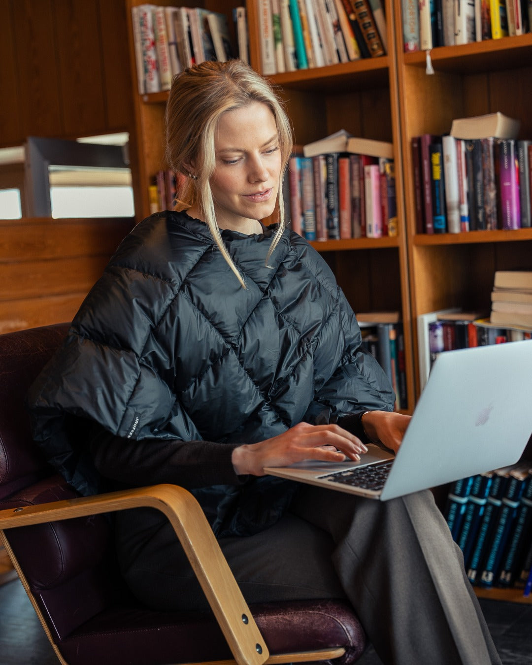 Unelma Down Poncho Licorice