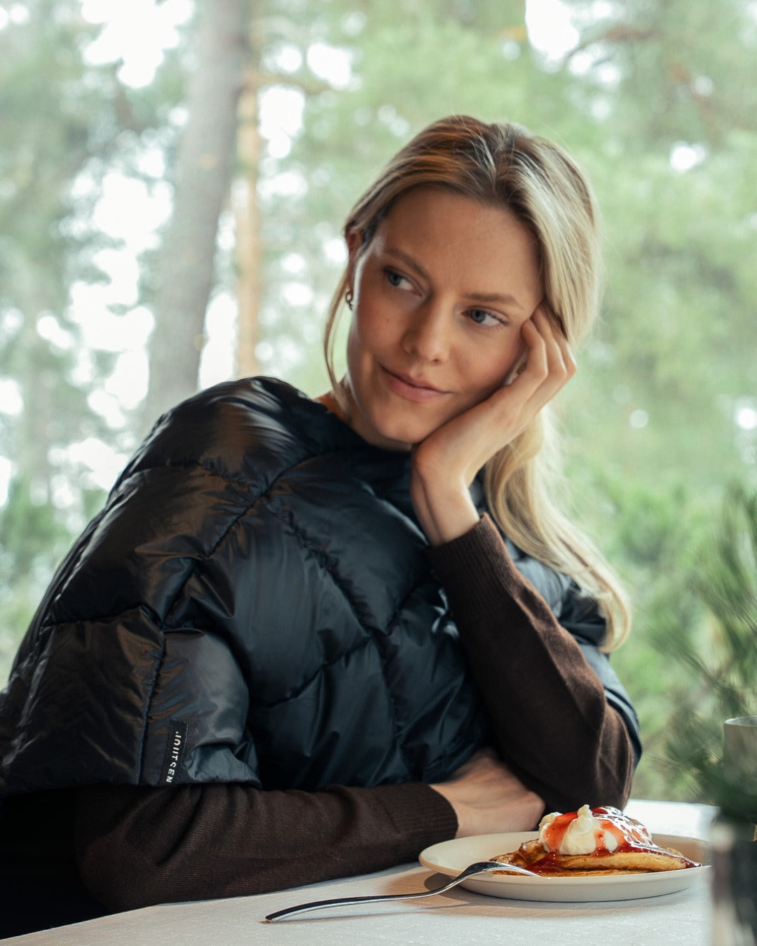 Unelma Down Poncho Licorice