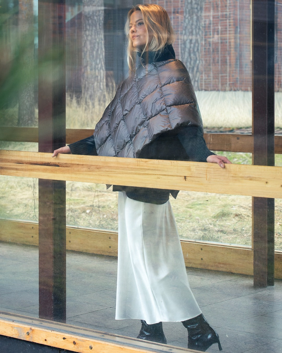 Unelma Down Poncho Silver Cloud