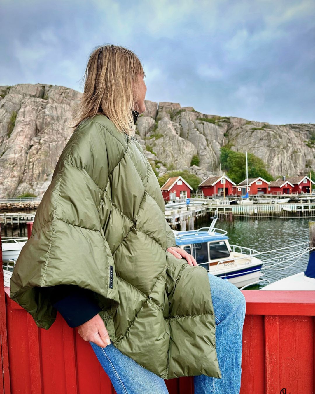 Otava Down Poncho Forest Moss