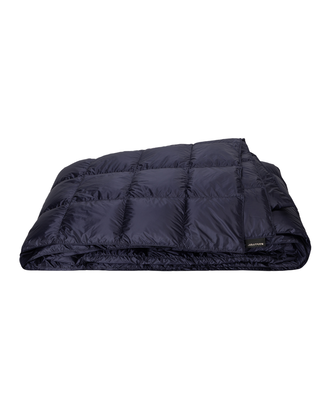 The dark blue Henkäys bedspread (color: Sky captain) is neatly folded, and its surface is decorated with stitched square quilting patterns.